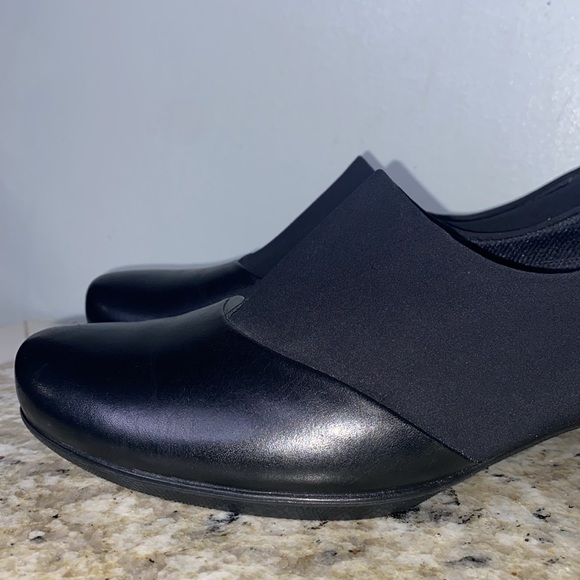 ECCO WOMEN'S SCULPTURED GTX BLACK LEATHER SLIP ON SHOE Size 38 (US 7-7.5) - Picture 8 of 16